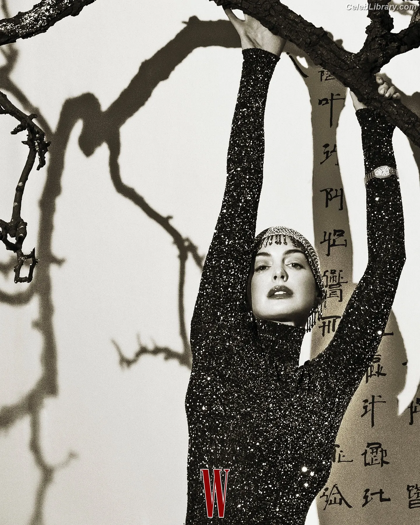 Anne Hathaway photo 16 of 1532