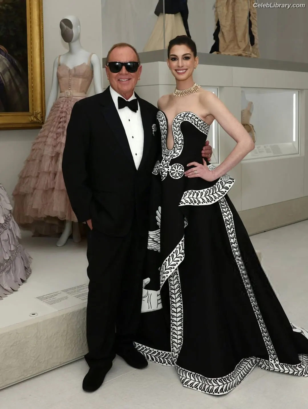 Anne Hathaway photo 16 of 1532