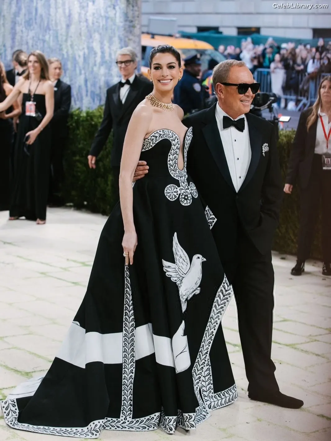 Anne Hathaway photo 18 of 1532