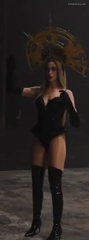 Anne Hathaway photo 18 of 1532
