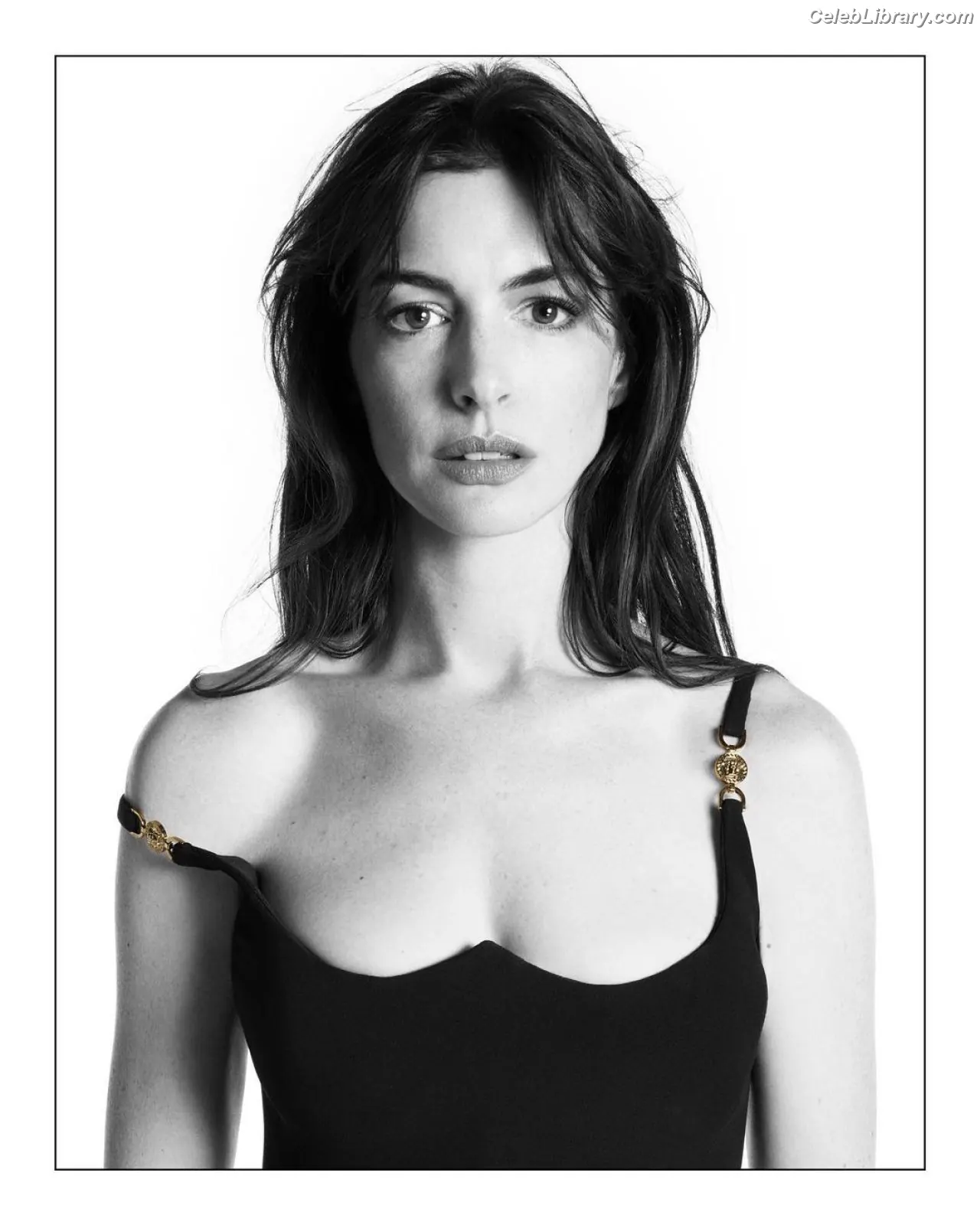 Anne Hathaway photo 14 of 1532