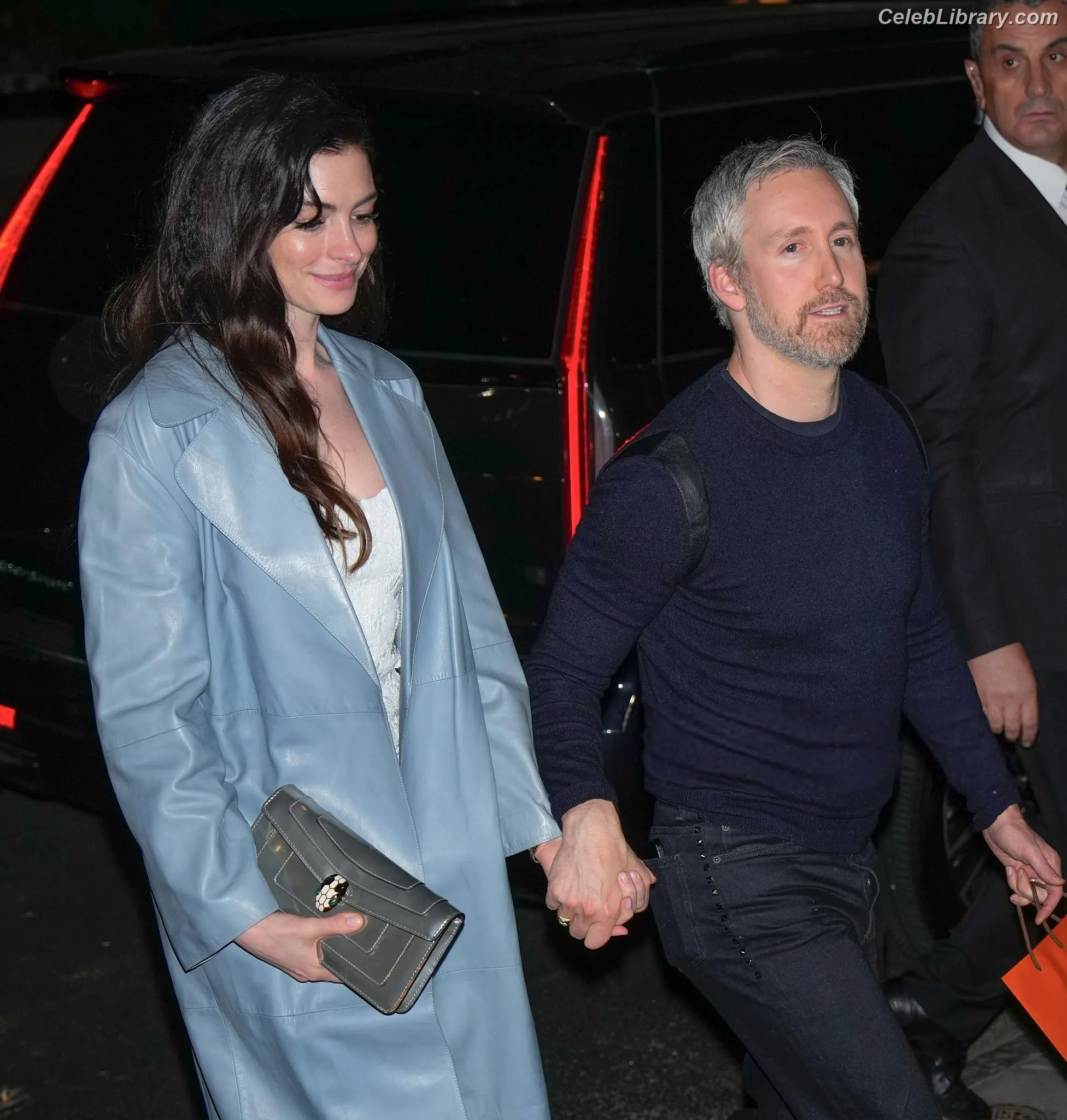 Anne Hathaway photo 4 of 1532