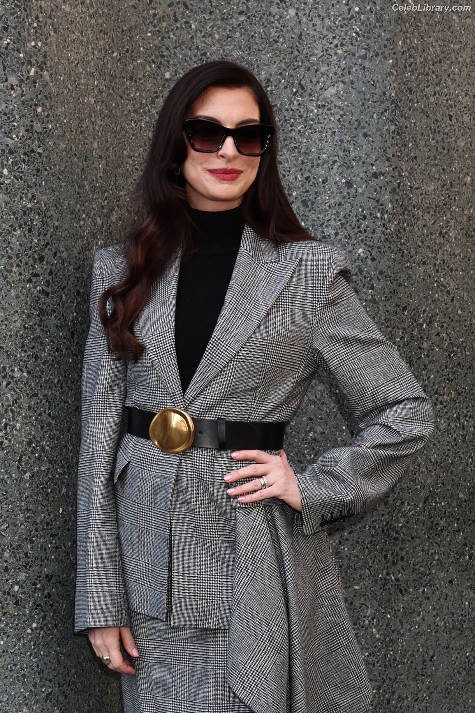Anne Hathaway photo 24 of 1532