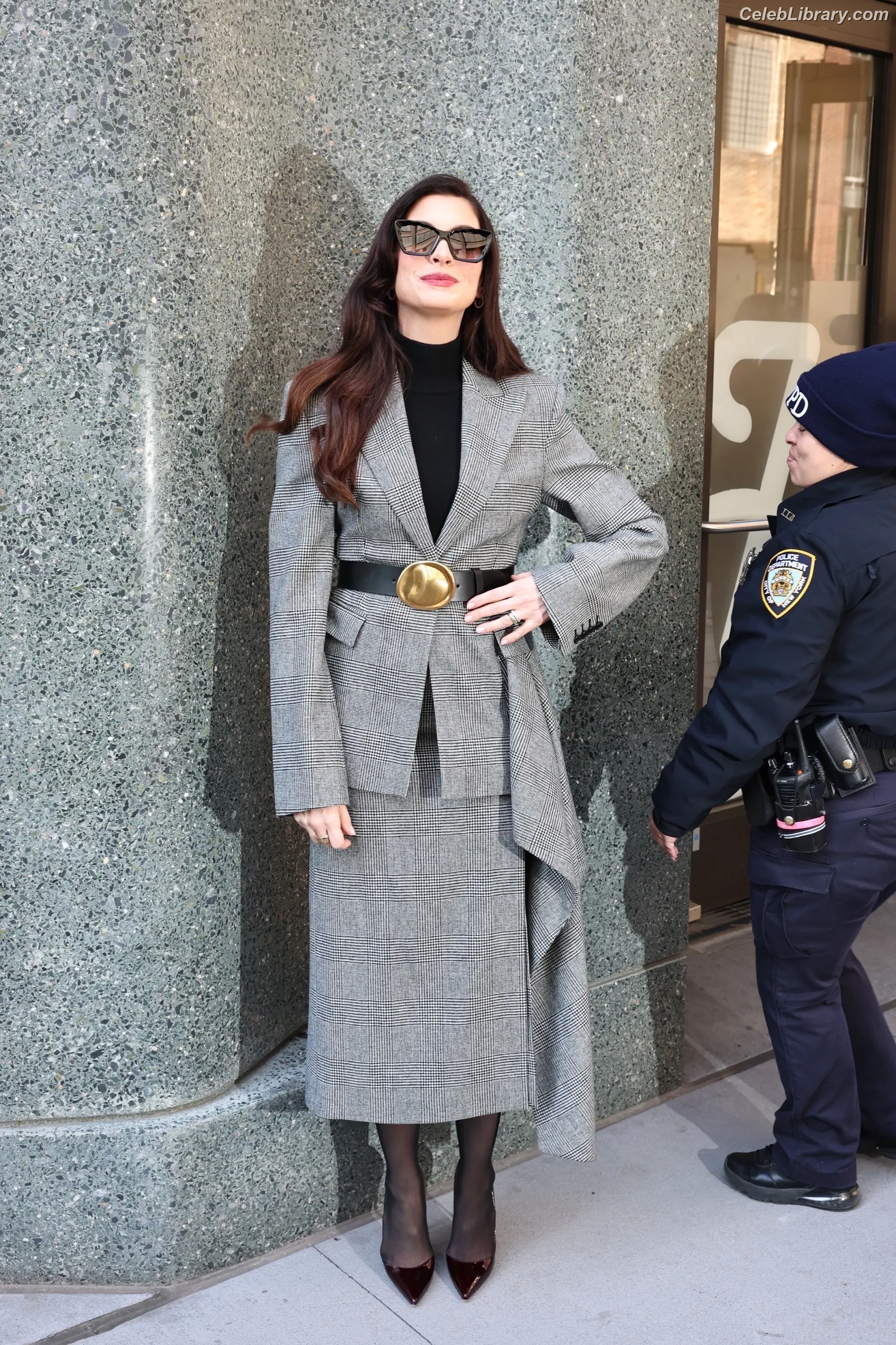Anne Hathaway photo 8 of 1532
