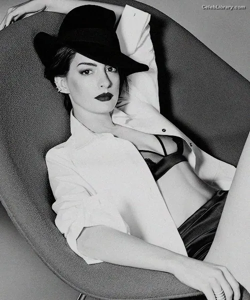 Anne Hathaway photo 23 of 1532