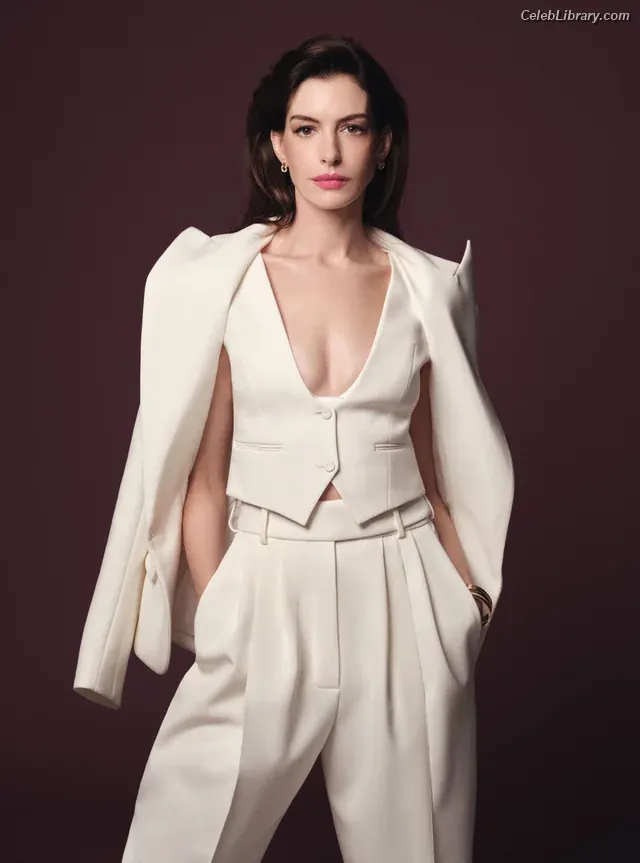 Anne Hathaway photo 14 of 1532