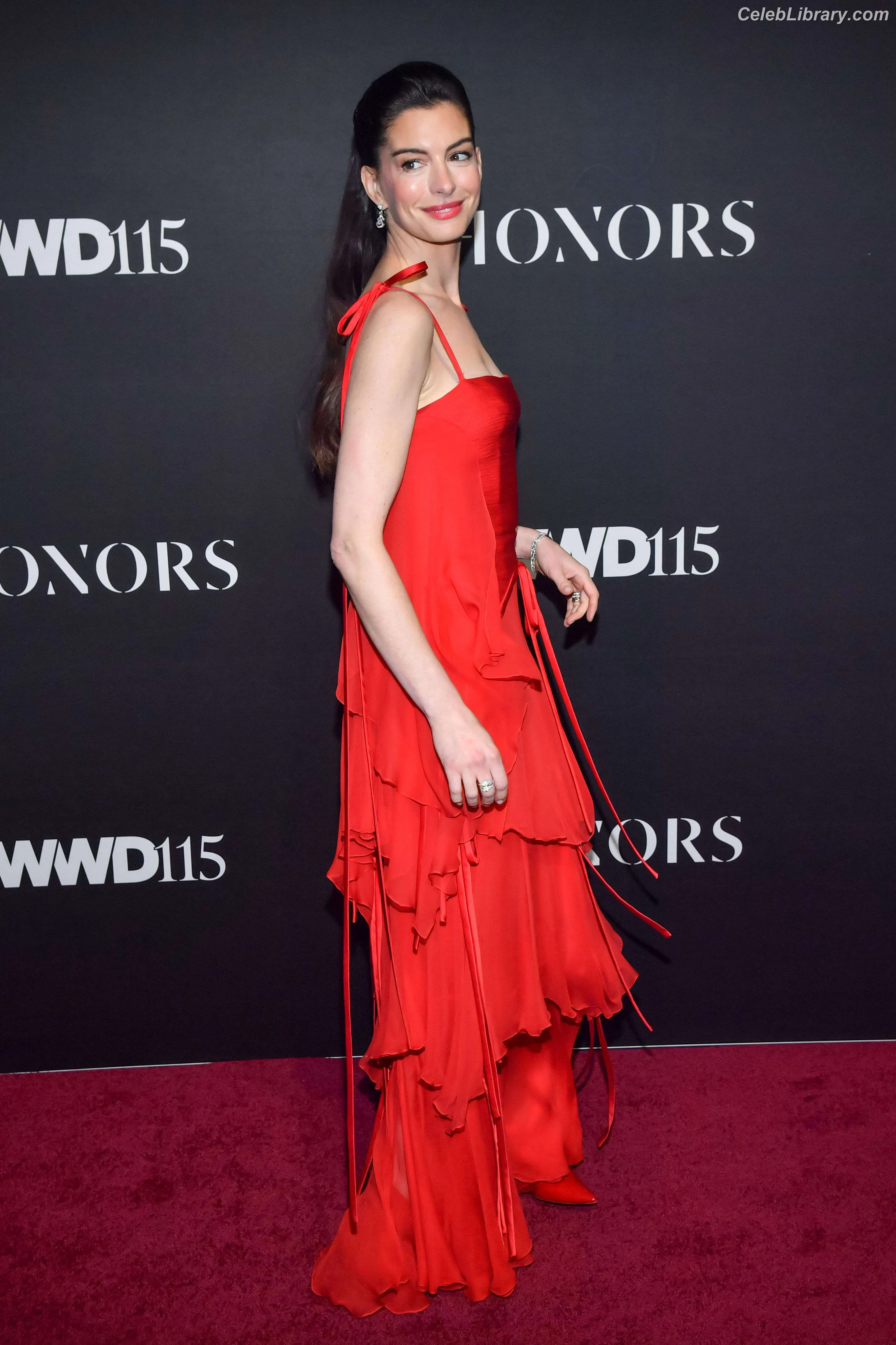Anne Hathaway photo 2 of 1532