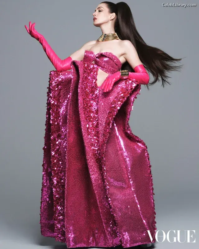 Anne Hathaway photo 4 of 1532