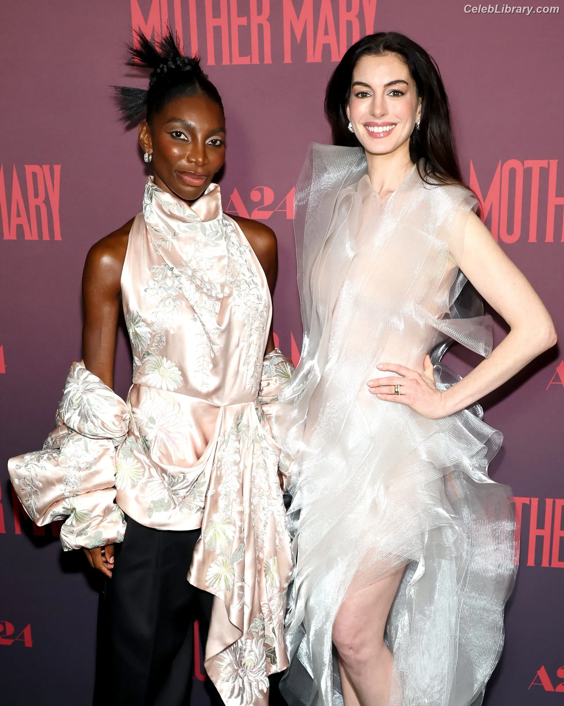 Anne Hathaway photo 17 of 1532