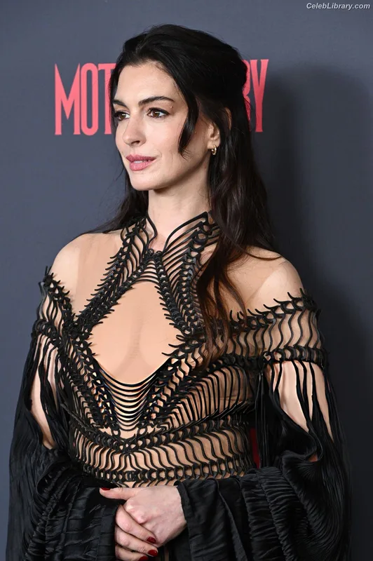Anne Hathaway photo 23 of 1533