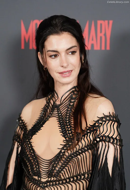 Anne Hathaway photo 24 of 1533