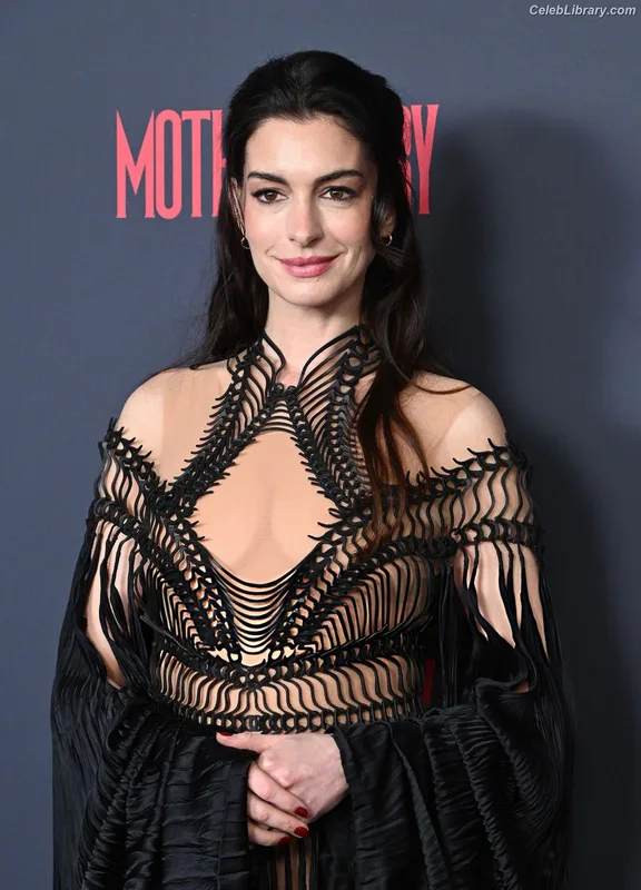 Anne Hathaway photo 24 of 1533
