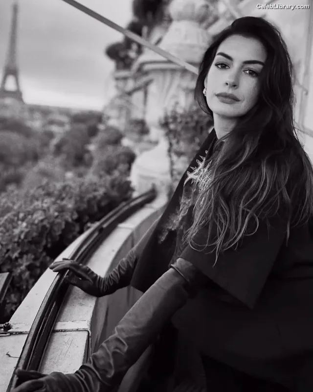 Anne Hathaway photo 12 of 1533
