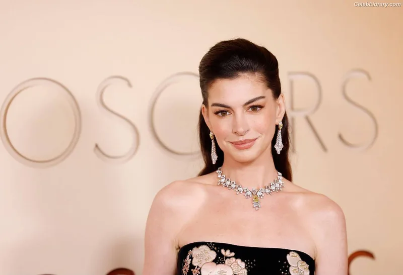 Anne Hathaway photo 23 of 1533
