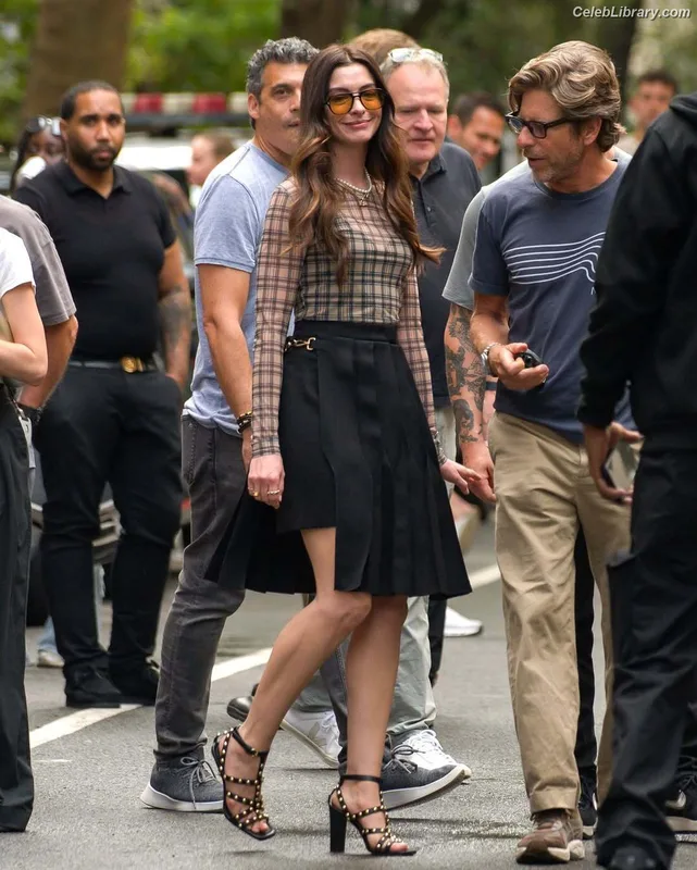 Anne Hathaway photo 20 of 1533