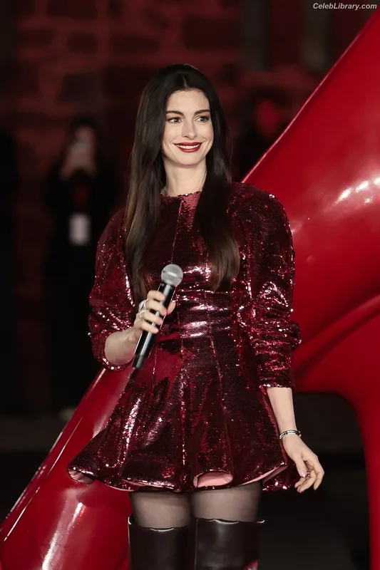 Anne Hathaway photo 24 of 1533