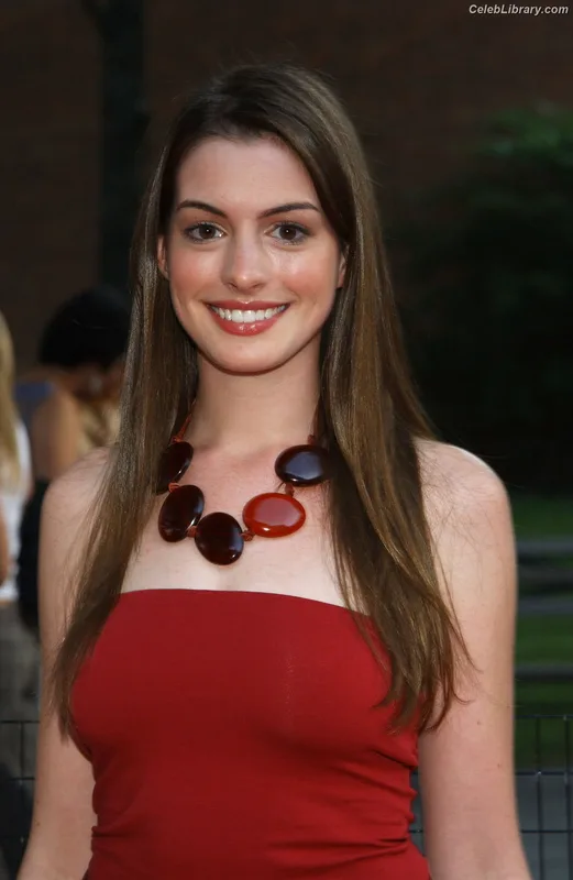 Anne Hathaway photo 18 of 1533
