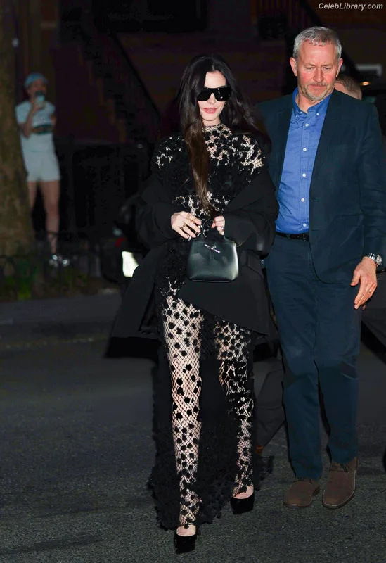 Anne Hathaway photo 22 of 1533