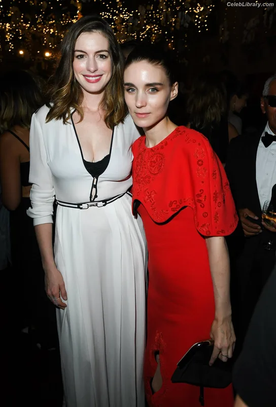 Anne Hathaway photo 18 of 1533