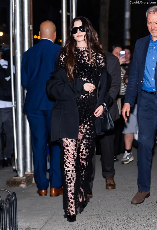 Anne Hathaway photo 21 of 1533
