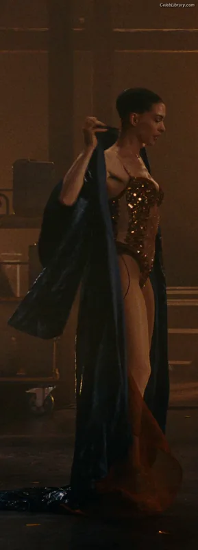 Anne Hathaway photo 23 of 1533