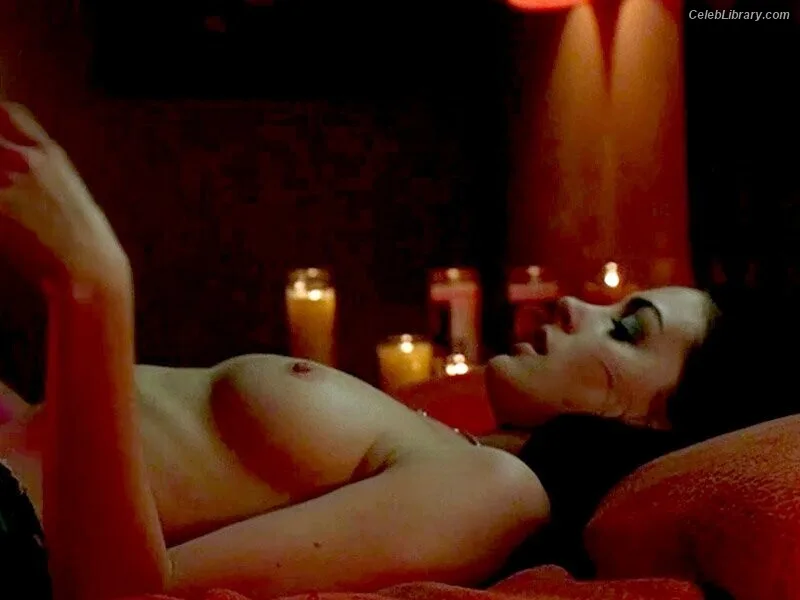 Anne Hathaway photo 6 of 1533