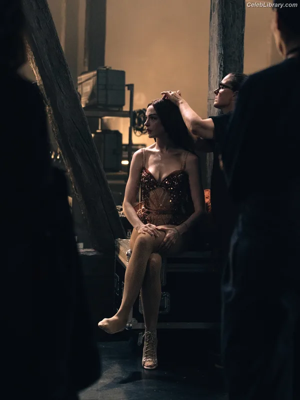 Anne Hathaway photo 7 of 1533