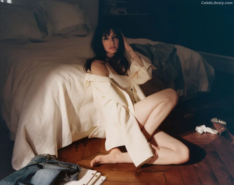 Anne Hathaway photo 4 of 1533