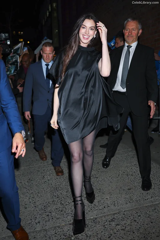 Anne Hathaway photo 12 of 1533