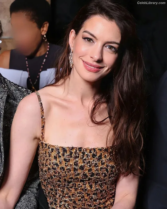 Anne Hathaway photo 13 of 1533