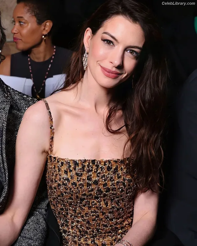 Anne Hathaway photo 14 of 1533