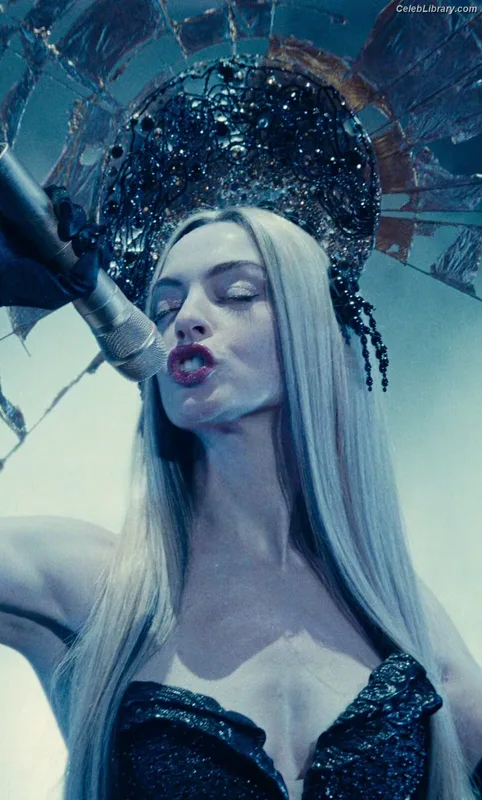 Anne Hathaway photo 6 of 1533