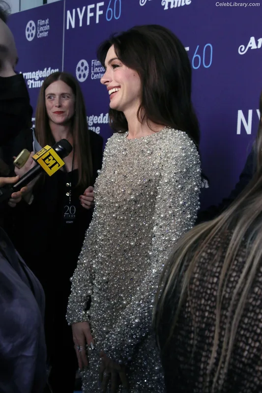 Anne Hathaway photo 9 of 1533