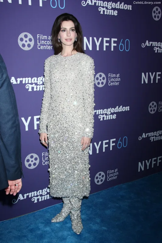 Anne Hathaway photo 10 of 1533