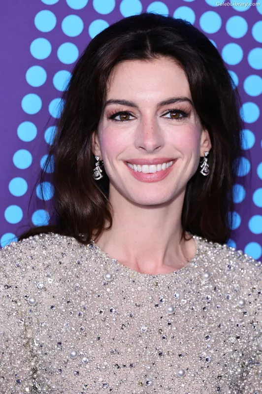 Anne Hathaway photo 14 of 1533