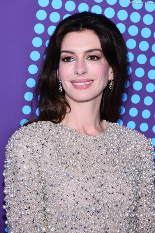 Anne Hathaway photo 15 of 1533
