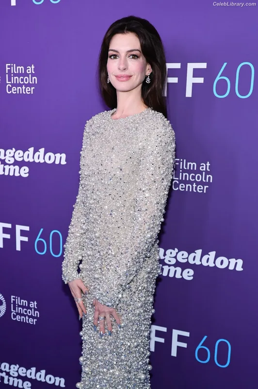 Anne Hathaway photo 17 of 1533