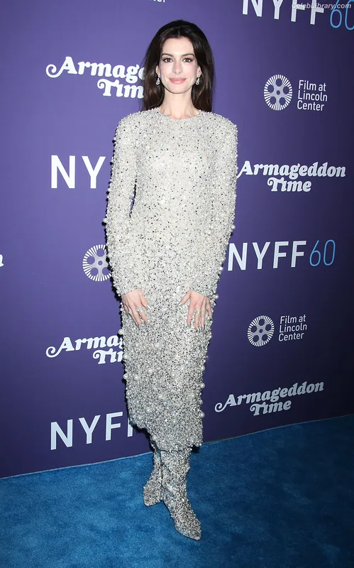 Anne Hathaway photo 22 of 1533