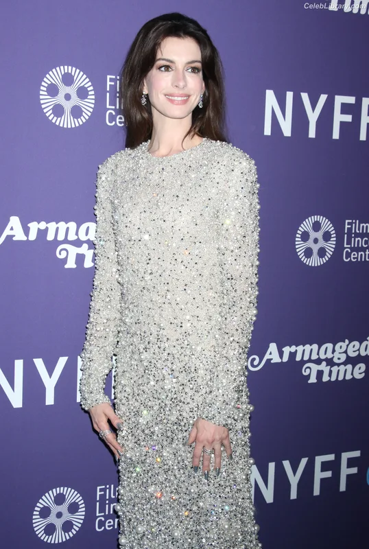 Anne Hathaway photo 12 of 1533