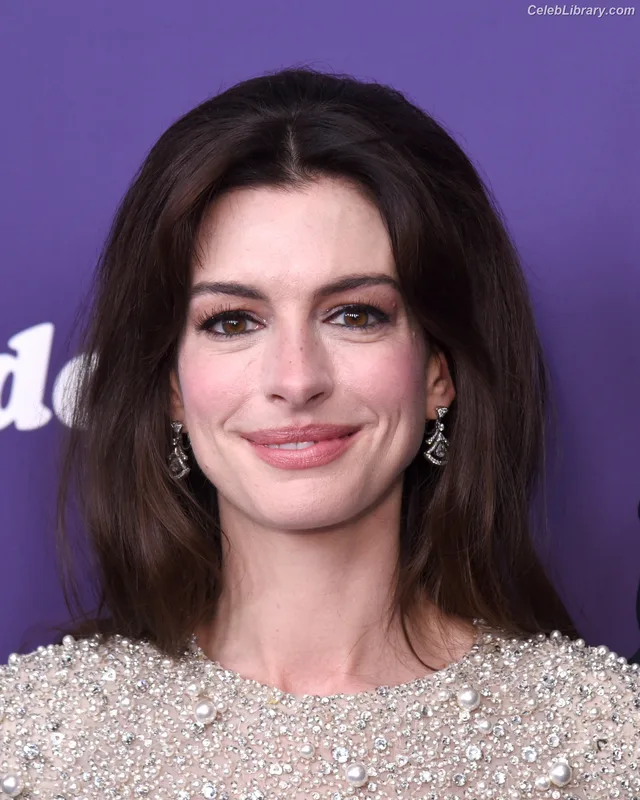 Anne Hathaway photo 13 of 1533