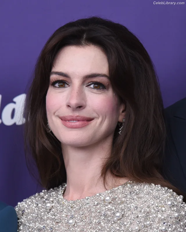 Anne Hathaway photo 14 of 1533