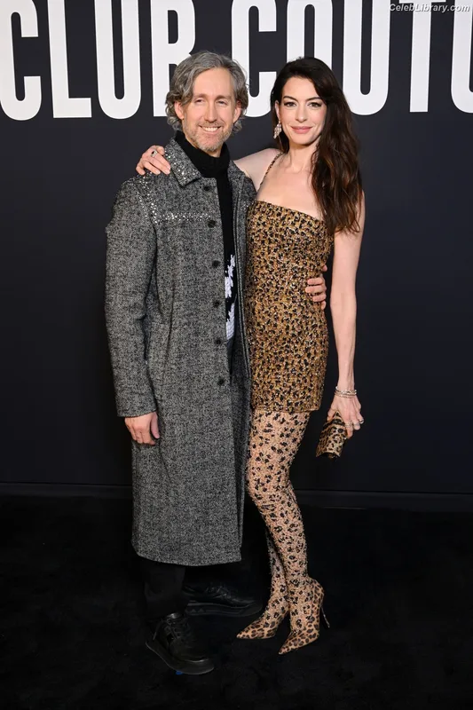 Anne Hathaway photo 13 of 1533