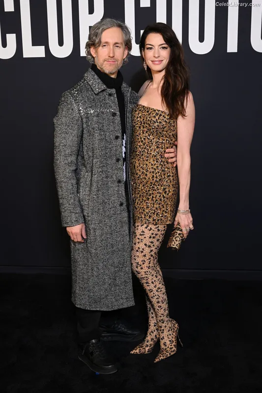 Anne Hathaway photo 15 of 1533