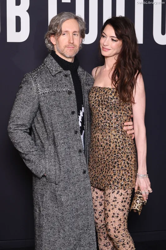 Anne Hathaway photo 16 of 1533