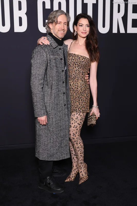 Anne Hathaway photo 17 of 1533