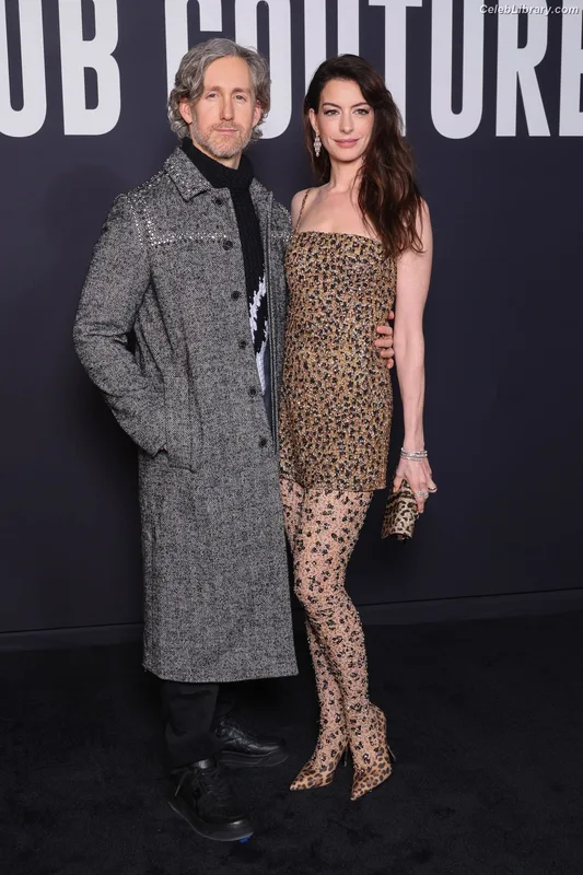 Anne Hathaway photo 18 of 1533