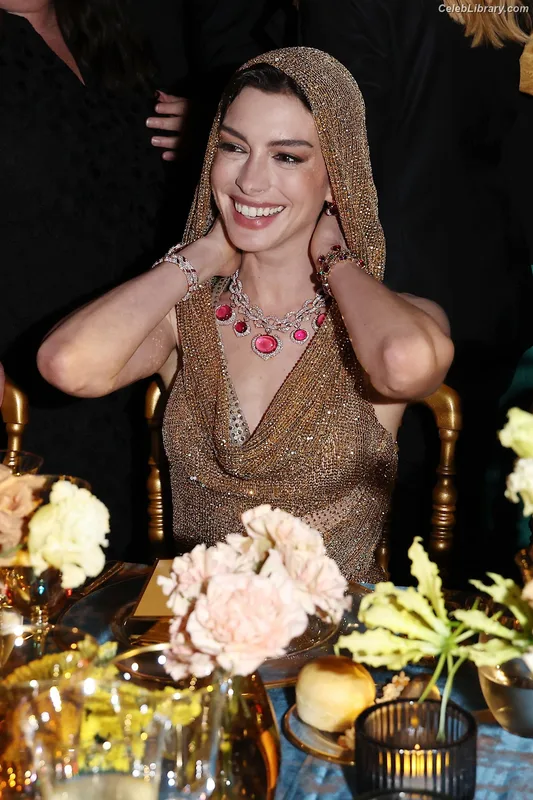 Anne Hathaway photo 19 of 1533