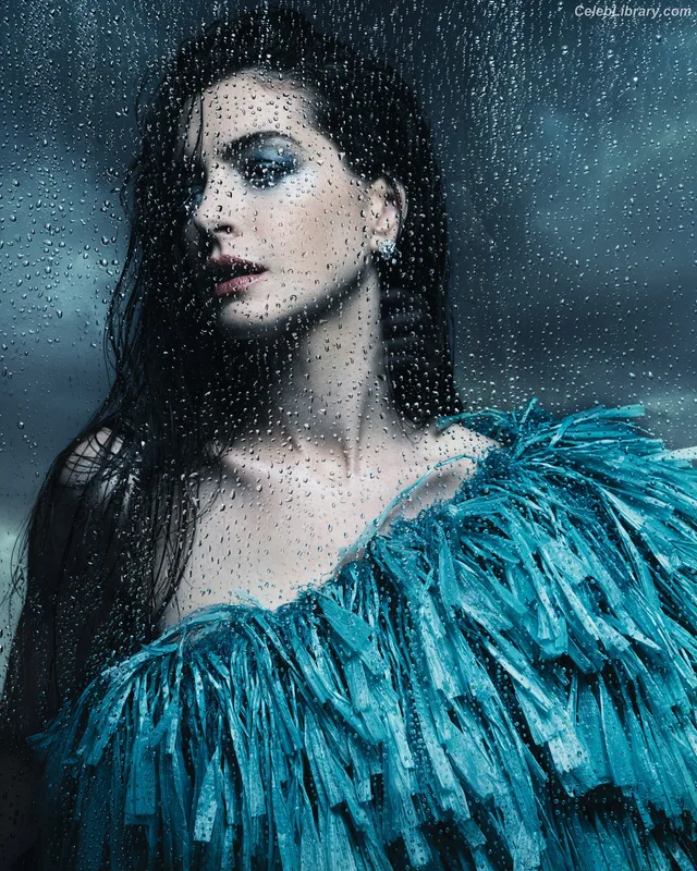 Anne Hathaway photo 21 of 1533