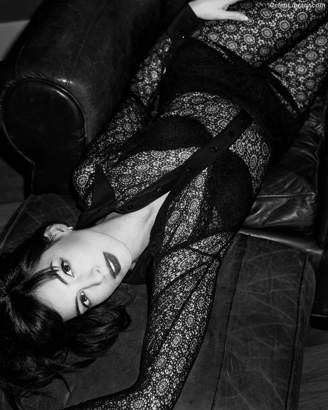 Anne Hathaway photo 24 of 1533