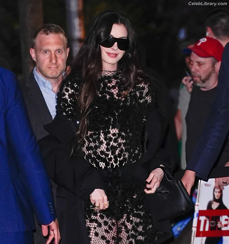 Anne Hathaway photo 14 of 1533